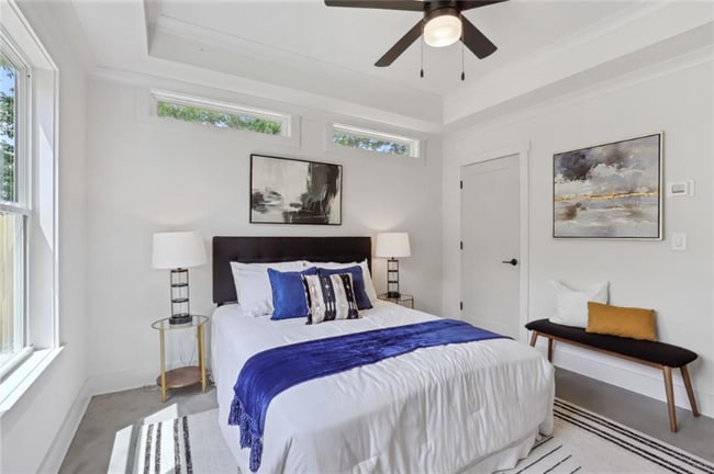 Photo - 496 Glenwood Pl SE