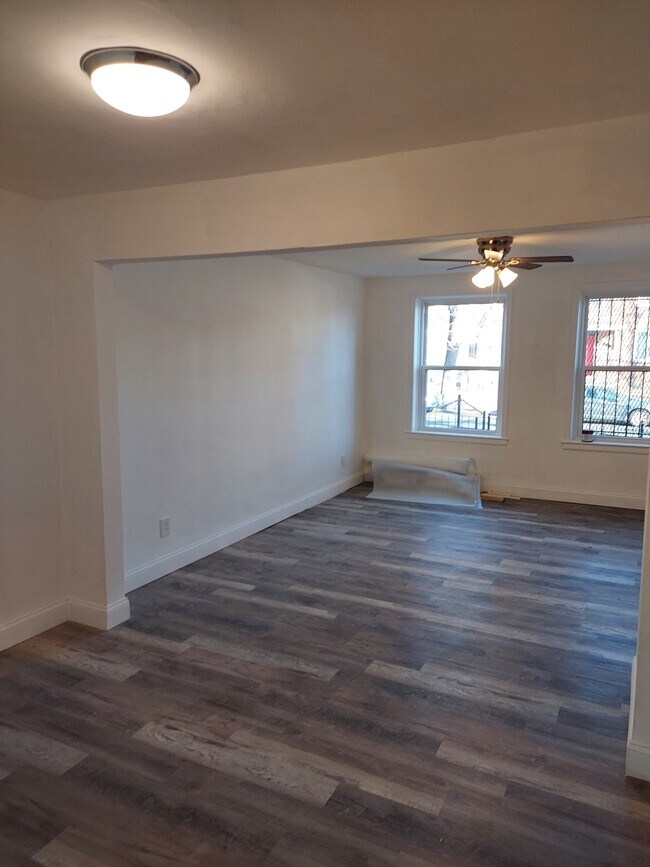 Living room - 68 Galveston Pl SW Unidad B