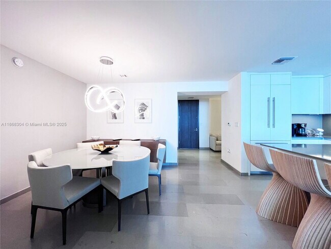 Photo - 68 SE 6th St Unidad 1003