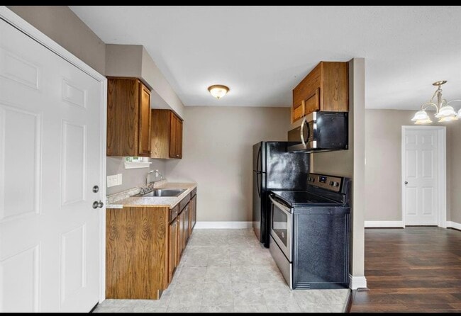 Building Photo - 1111 Robert St Rental