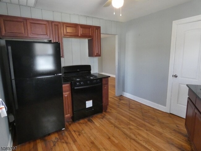 Photo - 672 Mt Hope Ave Unit 4