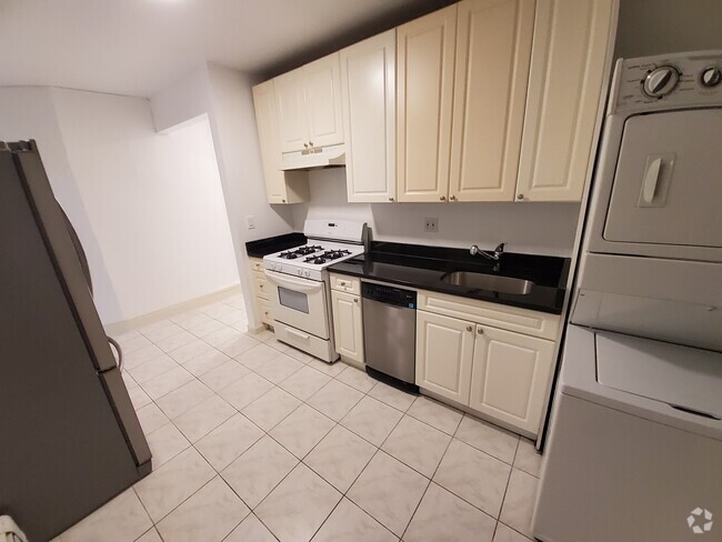 Building Photo - 2126 Newtown Ave Unit Apt 10