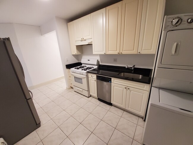 Photo - 2126 Newtown Ave Unit Apt 10