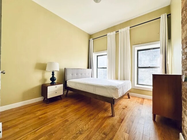 Furnished room/NOT APARTMENT