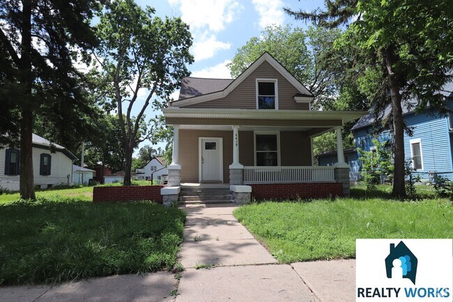 Building Photo - 4419 St Paul Ave Unit 2 Rental