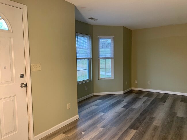 Photo - 403 Frank St