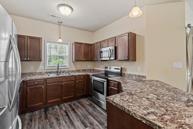 Photo - Townhouse For Rent!