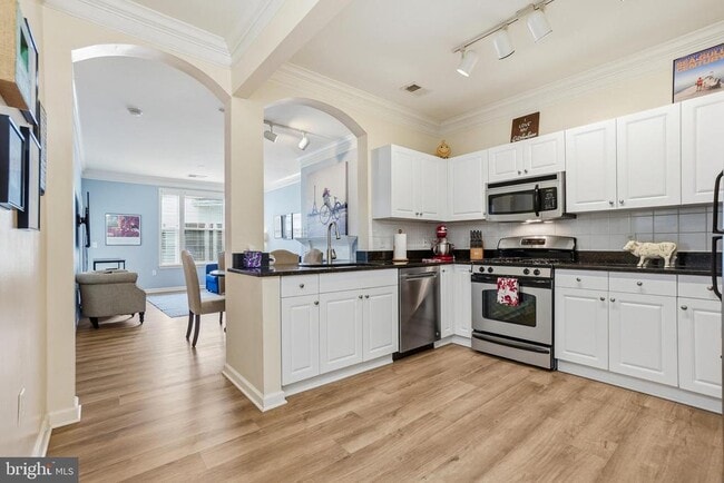 Photo - 27 Booth St Unidad 345