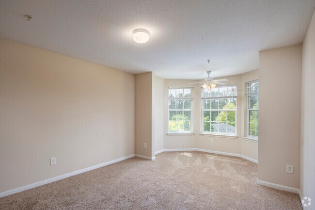 2BR, 2BA - 950SF - Living Room