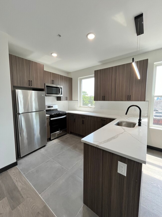 132 Mallory Ave 401 - 138 Mallory Ave