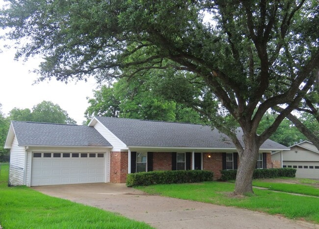 Building Photo - South Tyler! Lovely 3 Bedroom, 2 Bath Hous... Rental