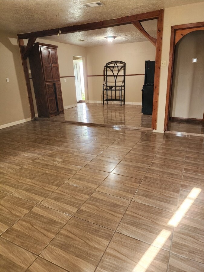 Photo - 2413 Huntington Dr