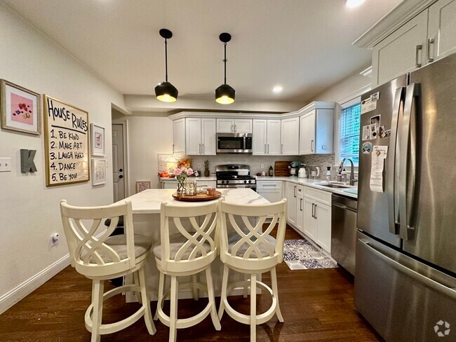 Building Photo - 21 Bellevue St Unit 19-21 Bellevue, #1 Rental