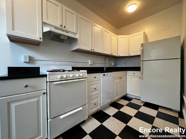 120 Brainerd Rd Unit 18