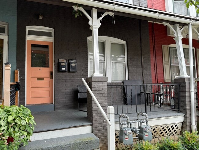Building Photo - 34 E Ross St Unit Apt. 2