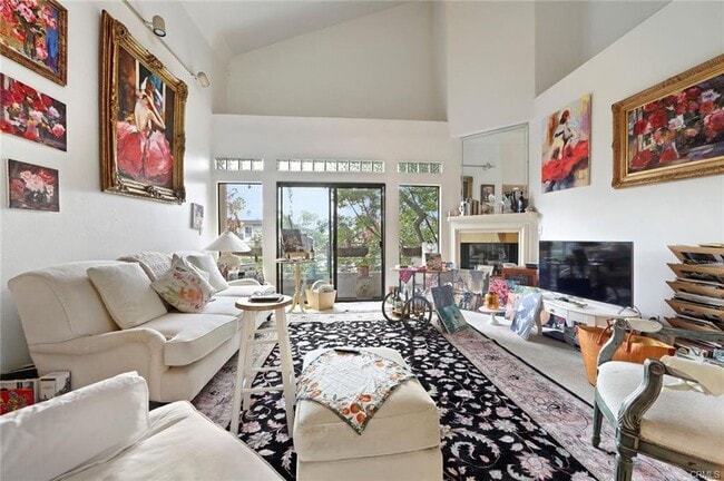 Photo - 4477 Woodman Ave