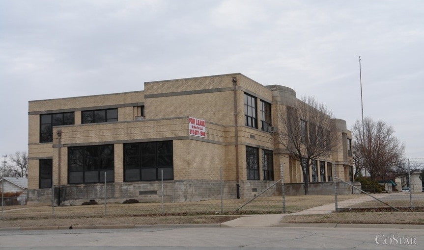 Photo - 1220 E Kellogg Dr Apartments