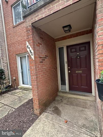 Building Photo - Charming Annandale Townhome with Modern Up... Unit 109