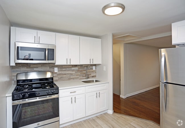 Photo - 471 Tremont Ave