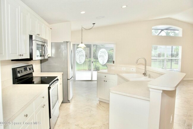 Photo - 974 Villa Dr