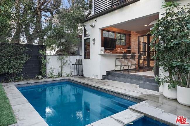 Building Photo - 3159 Thatcher Ave