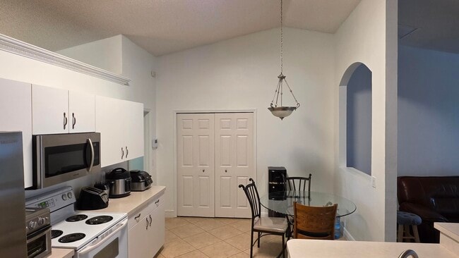 Photo - 6448 NW Colgate St