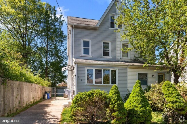 Building Photo - 129 Blake Ave Rental