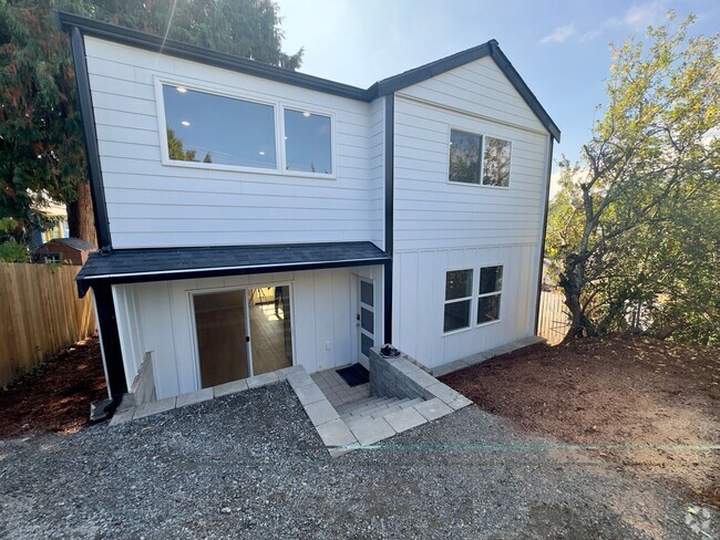 Building Photo - 3 Bd / 3 Ba Seattle Home