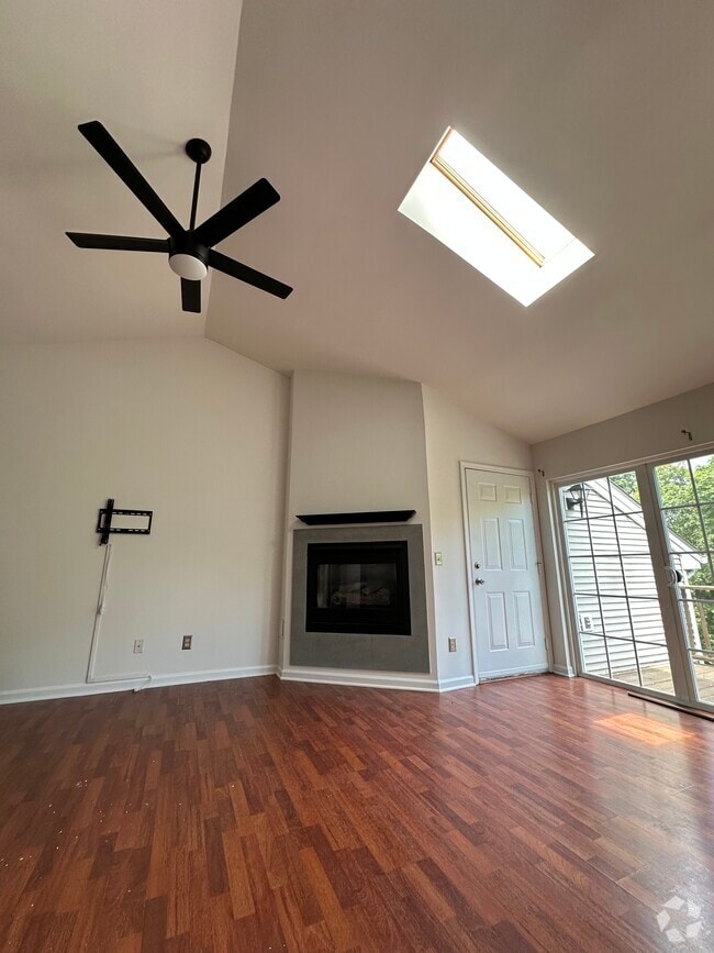 Building Photo - 1132 Washington Grn Unit 1132 Washington Grn Rental