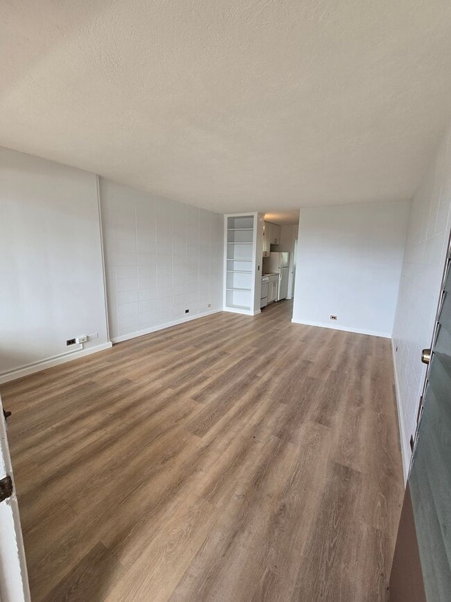 Building Photo - Newly Renovated 1 Bedroom/1 Bathroom Available Now