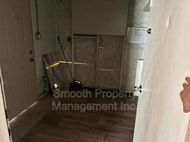 Photo - 191 E Oakfield Rd