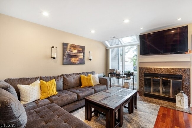 Photo - 75 Bentley Ct