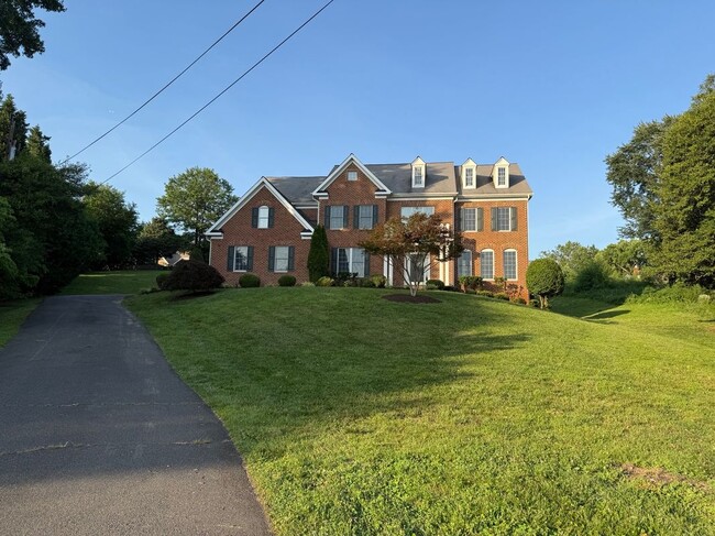 Building Photo - 6634 Brawner St Rental