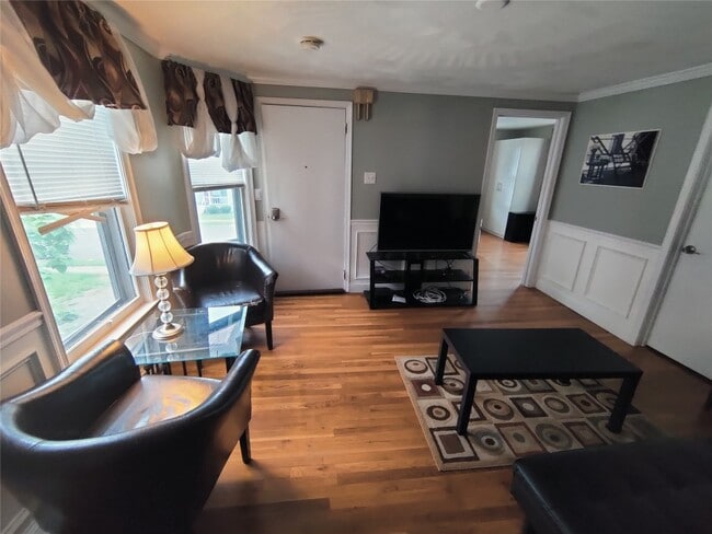 Building Photo - 51 Allen St Unit 2 Rental