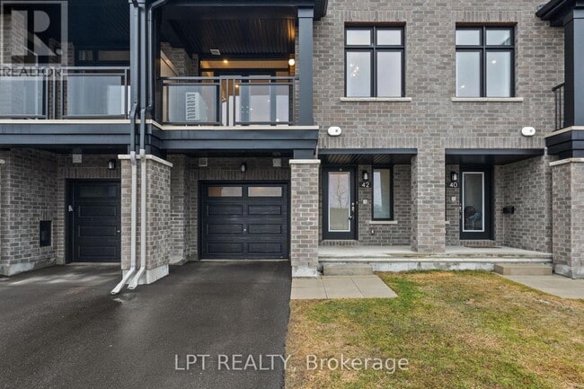 Photo - 42 Verglas Ln.