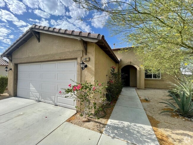Building Photo - AVAILABLE NOW!! 3 Bedroom 2 Bathroom Home ...