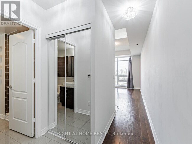 Photo - 2756 Old Leslie St Unit 1008