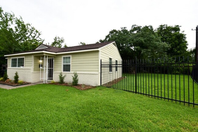 Photo - 10213 Fairland Dr