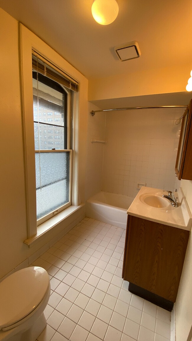 Photo - 1716 N Farwell Ave