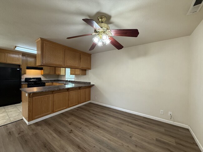 Photo - 592 E 5th Ave