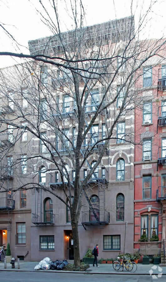 Primary Photo - 88 Charles St