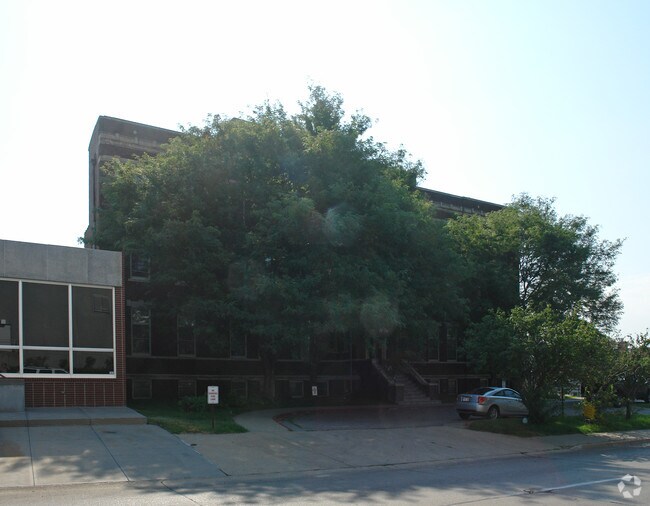 Photo - Fifth Avenue Apartments