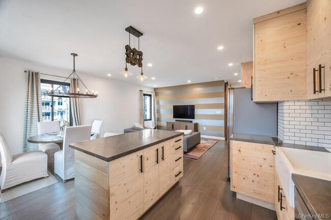 Photo - 100 W Broadway Unit 2Bb