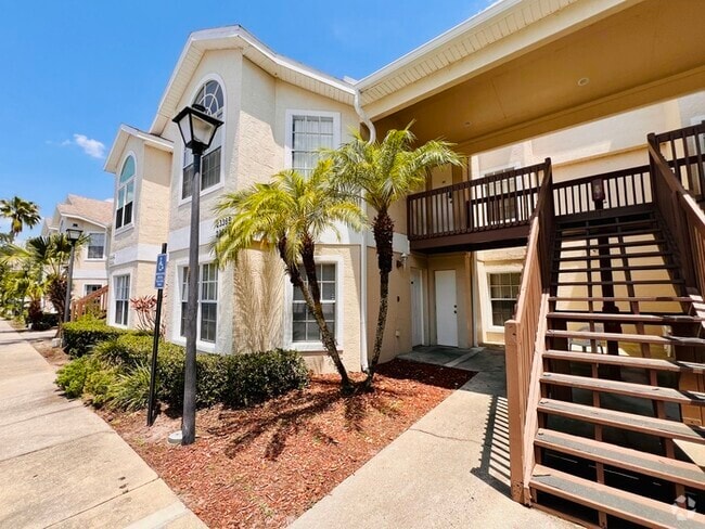 Building Photo - Completely Renovated 3 Bed 2 Bath Condo