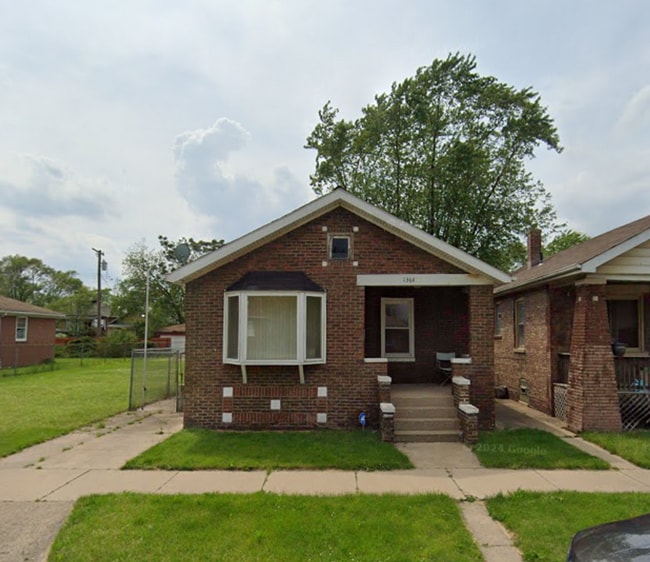 Building Photo - Brick 2 Bedroom Home