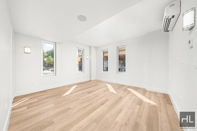 Photo - BRUCKNER BOULEVARD Unit 203