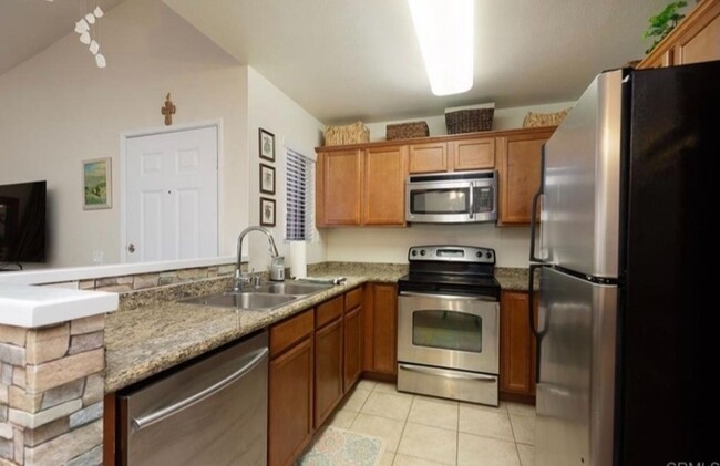 Upstairs 2 Bedroom 2 Bath Condo Available ... - Upstairs 2 Bedroom 2 Bath Condo Available ...