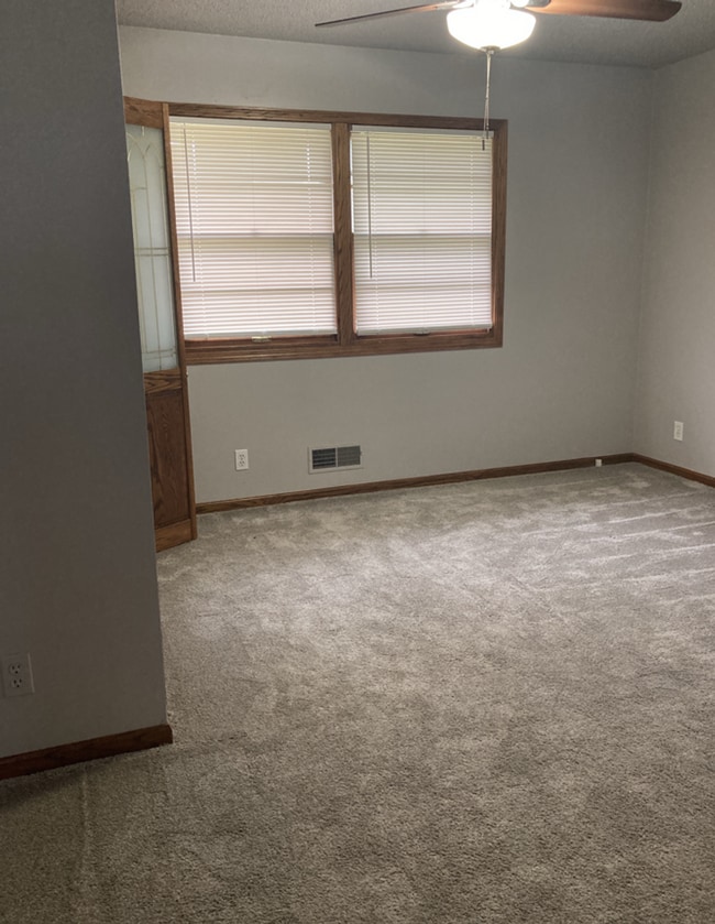 Photo - Spacious 3 bedroom 1.5 bathroom home