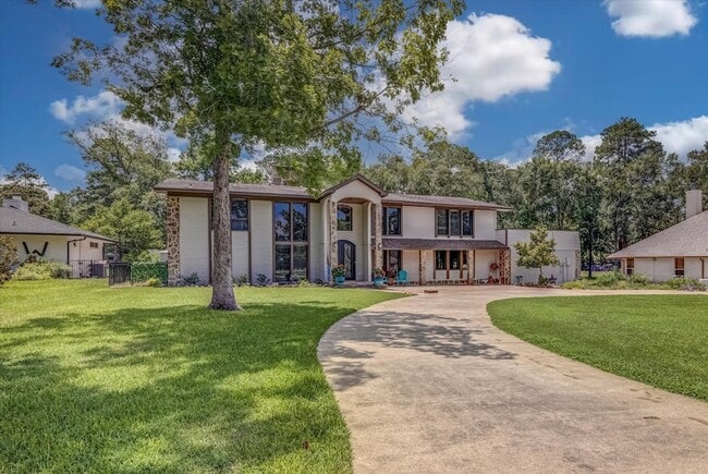 22 Winged Foot Dr