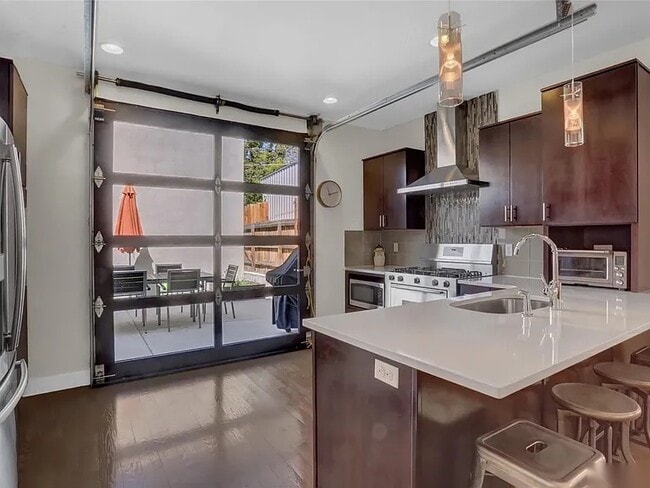 Photo - 2713 Grove St